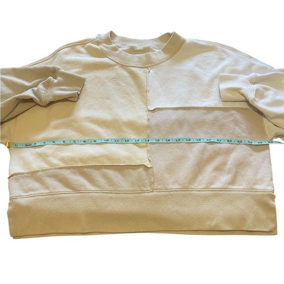 Abercrombie & Fitch Women’s Patchwork Crewneck
Sweatshirt Size Large - Picture 6 of 11